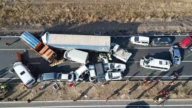 Van’daki zincirleme trafik kazalarına 35 araç karıştı