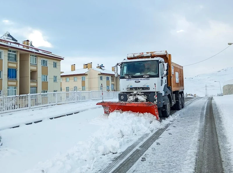 Van’da 131 yerleşim yerinin yolu ulaşıma kapandı