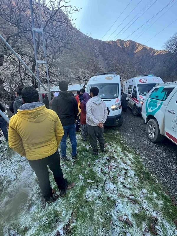 Hakkari’de dağdan düşen genç hayatını kaybetti