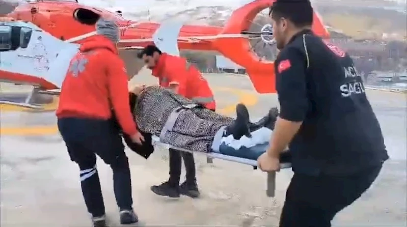 Hamile kadın helikopter ambulansla Van’a sevk edildi