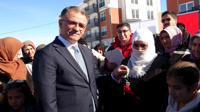 Van’da eşini kaybetmiş ihtiyaç sahibi 51 kadın evlerine kavuştu