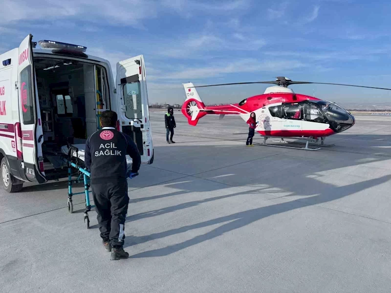 Göğüs ağrısı çeken hasta, ambulans helikopter ile Van’a getirildi