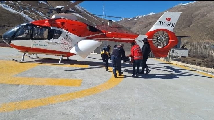 Şırnak ve Bahçesaray’daki hastalar ambulans helikopterle Van’a sevk edildi