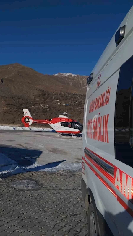 Çatak’ta serebrovasküler tedavisi gören hasta ambulans helikopterle Van’a getirildi