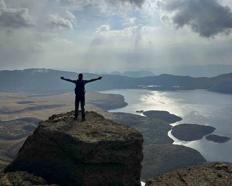 Vanlı dağcılardan Nemrut Kalderası’nda 12 saatlik zorlu yürüyüş