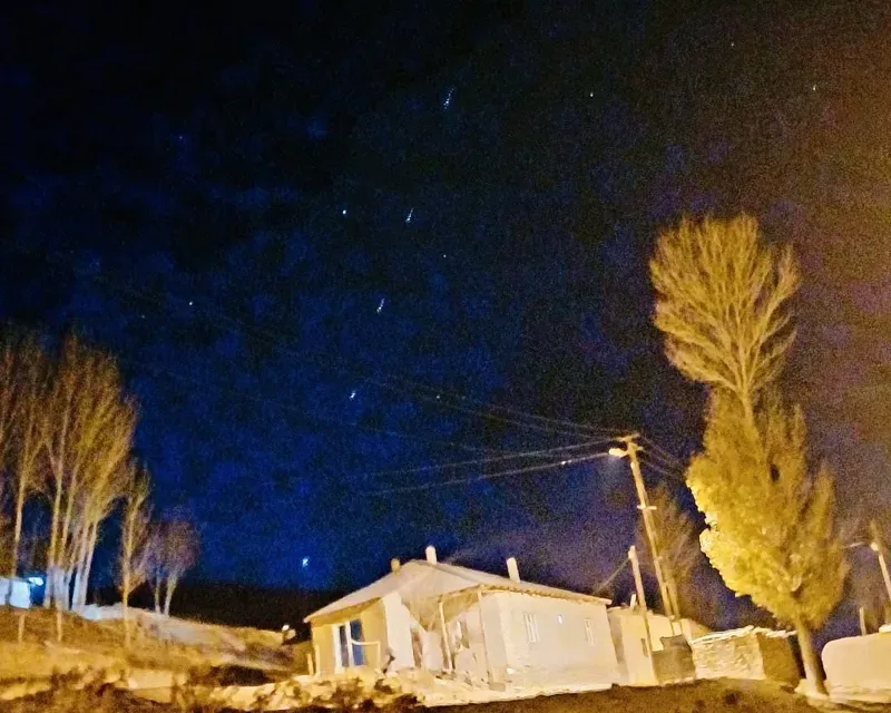 Van’ın üç ilçesinde Starlink kuyruğu görüldü