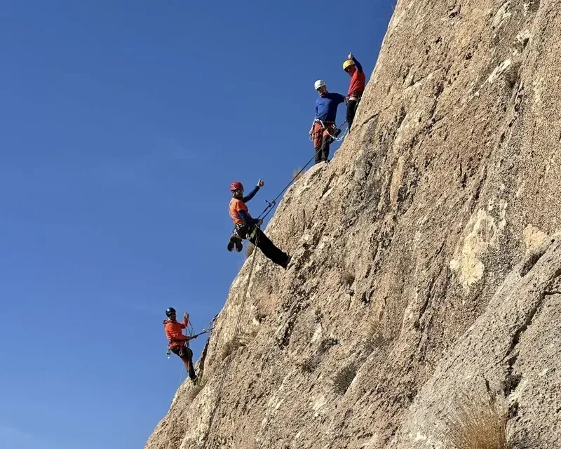 Van’da ilk kez çok ip boylu kaya tırmanışı eğitimi verildi