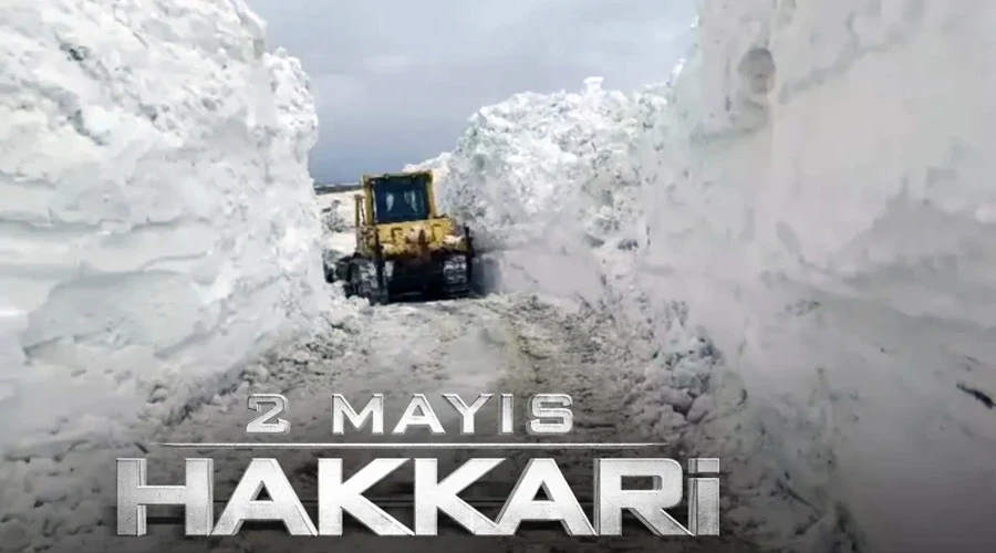 Yüksekova’da 3 metrelik karda yol açma çalışması