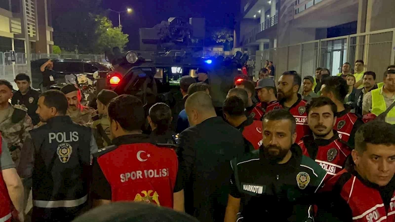 Elazığ’da hakem ve futbolcular zırhlı araçlarla staddan ayrıldı