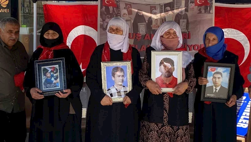 Muşlu annelerin DEM Parti önündeki evlat nöbeti devam ediyor