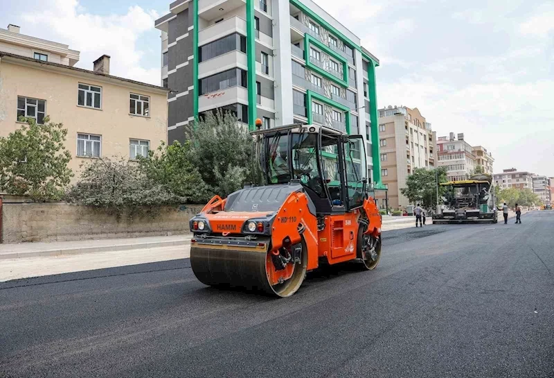 Van Büyükşehir Belediyesi Eski Cezaevi Caddesi’nde asfalt serimine başladı