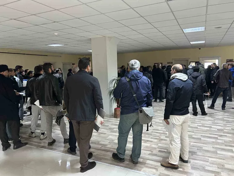 APP plaka değişiminde süre uzatıldı yoğunluk azalmadı