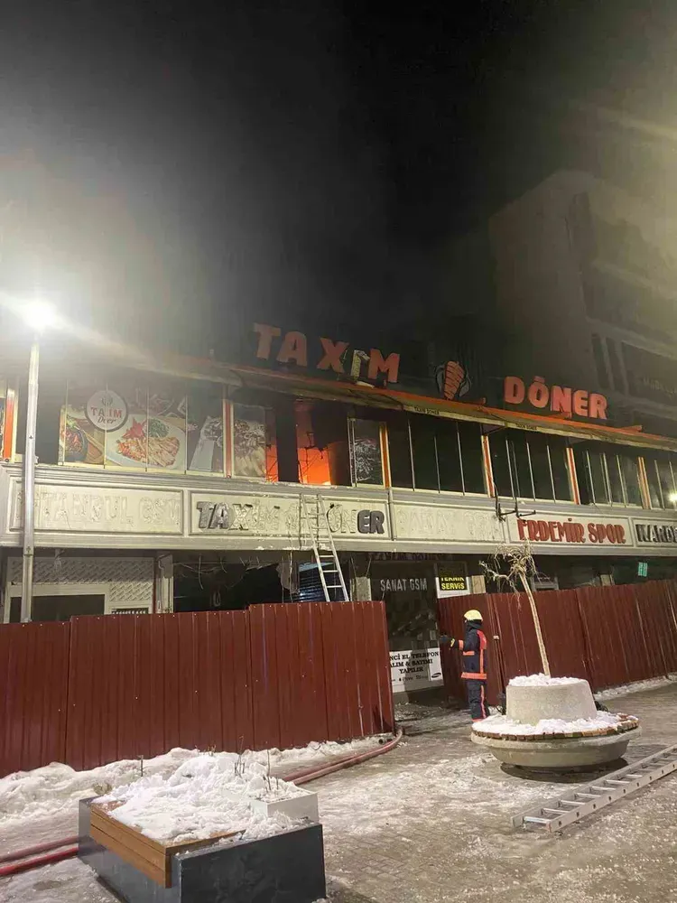 Van’da dönerci dükkanında korkutan yangın