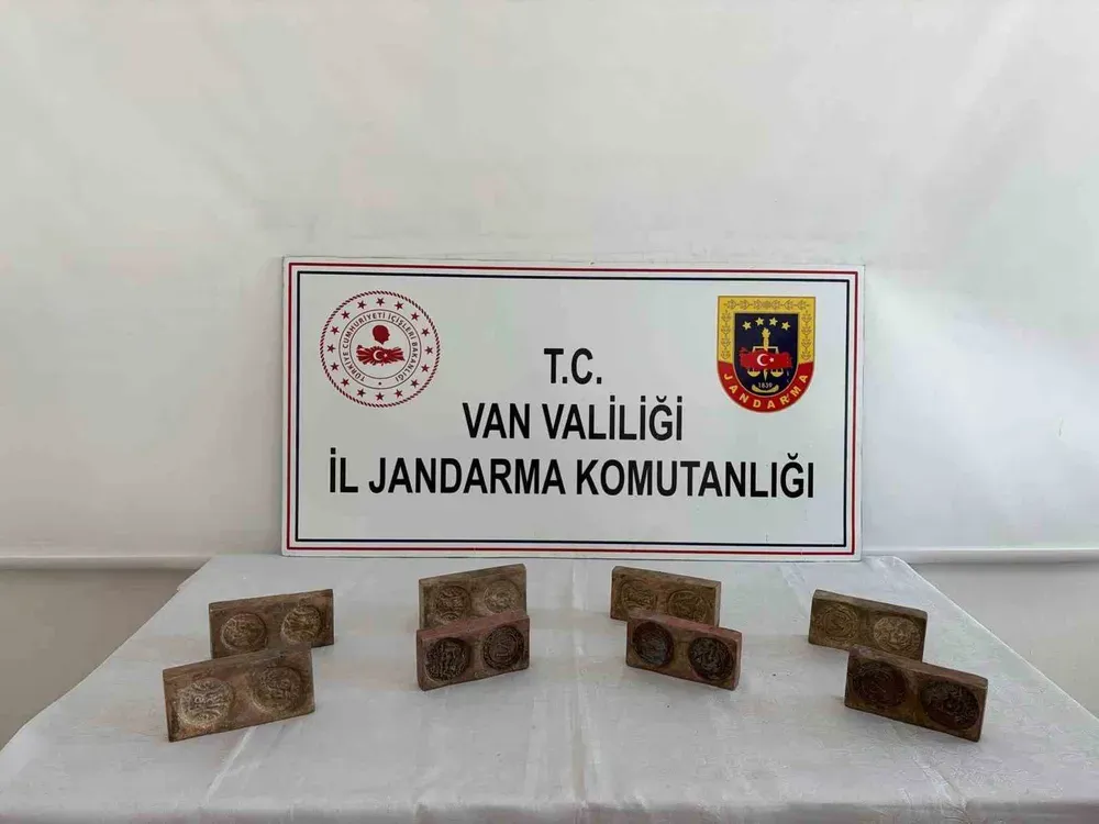 Van’da altın hammaddeli tarihi eser operasyonu: 3,5 milyon liralık eser ele geçirildi