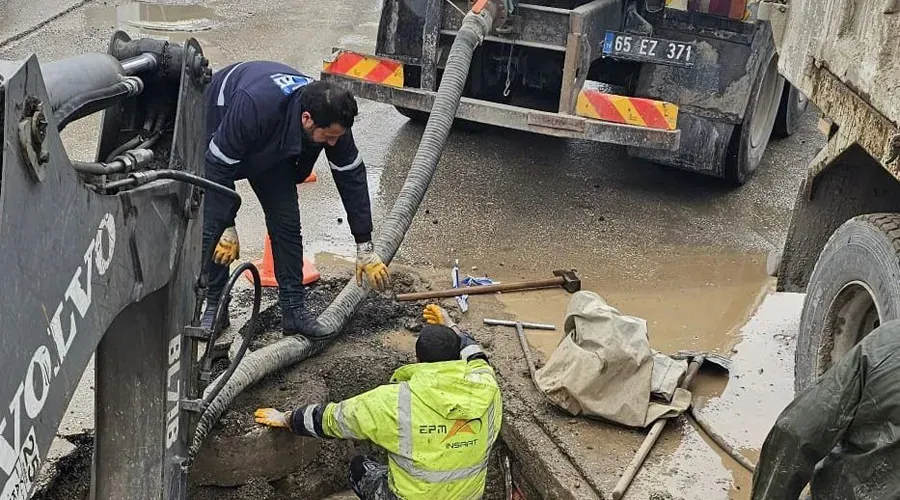 Erciş'te İçme Suyu Hattı Arızası Hızlı Müdahaleyle Giderildi