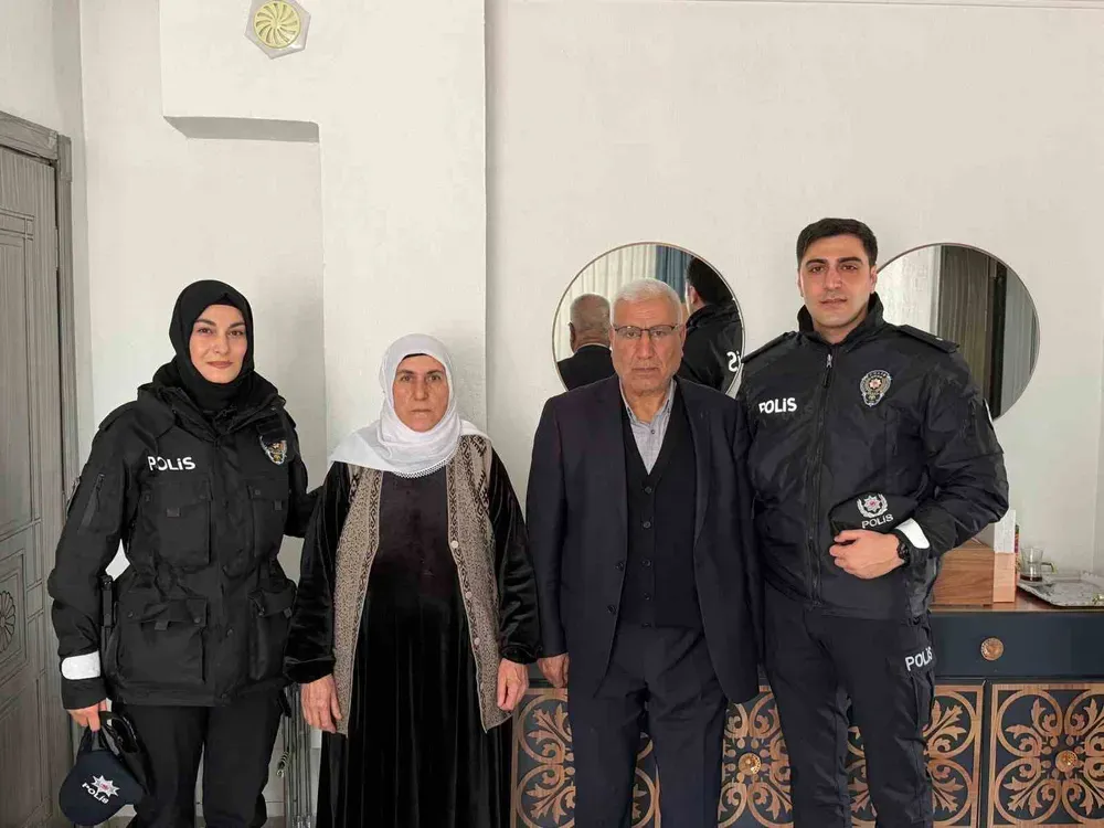 Özalp ilçesinde şehit ailelerine bayram ziyareti