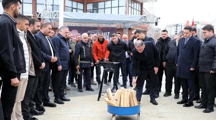 Van’da Nevruz Coşkusu Edremit’te Yaşandı: Binlerce Kişi Meydana Akın Etti