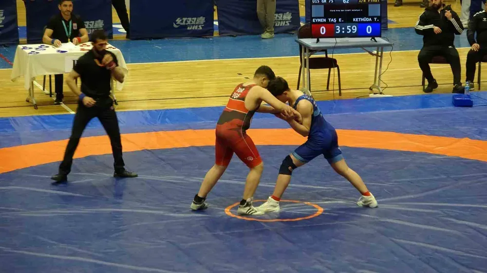 U15 Güreş Grup Müsabakaları Van’da başladı