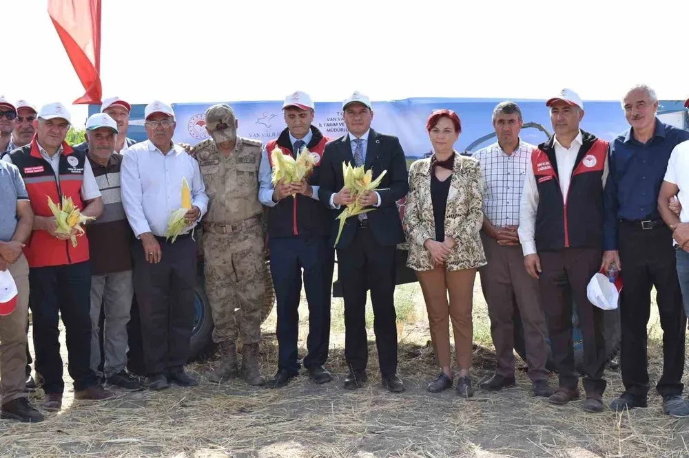Tuşba'da Silajlık Mısır Hasadı Tarla Günü Etkinliği Gerçekleşti